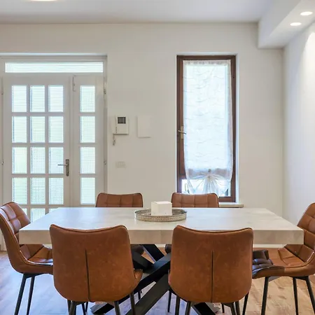 Emerald - Regarda Travel *